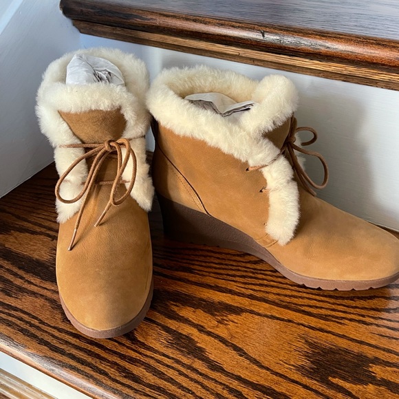 COPY - UGG Women's W Jeovana Fashion Boot; Size 8 M; Color - Chestnut - Picture 5 of 8